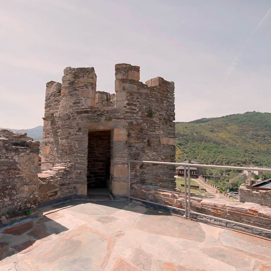 Vistas del Monte Pajariel desde el Castillo de Ponferrada