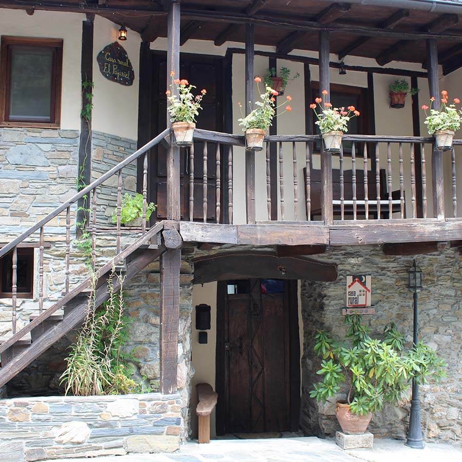 fachada casa rural pajariel