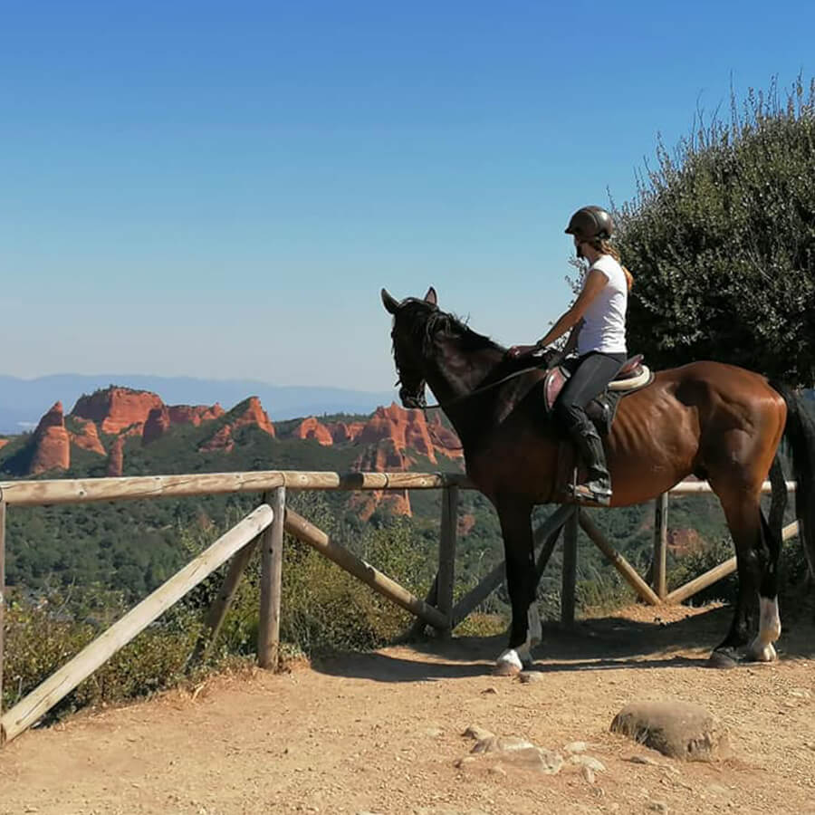 experiencia a caballo por las Médulas