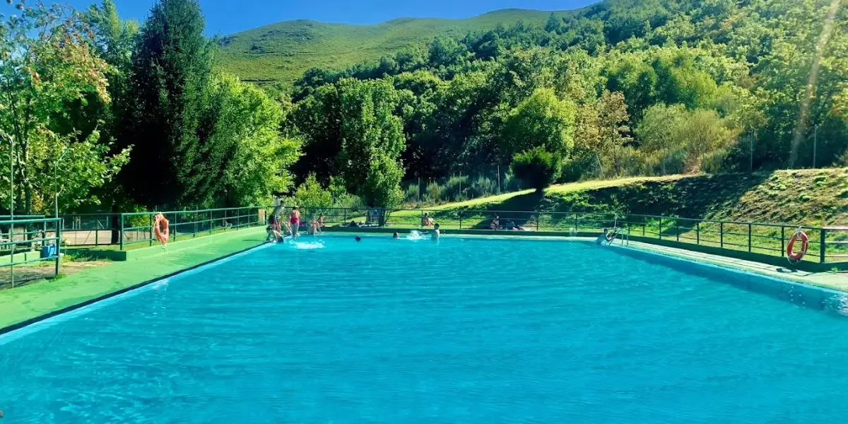 PISCINA en camping valle de ancares
