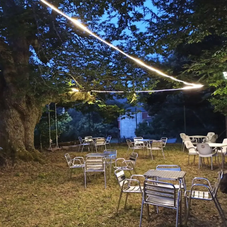terraza nocturna camping Valle de Ancares