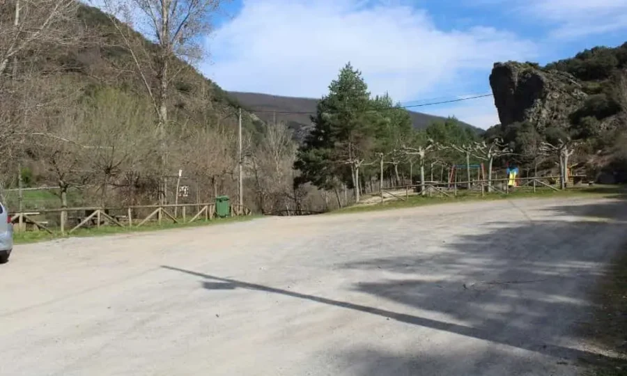 Aparcamiento ruta molino de folsgoso