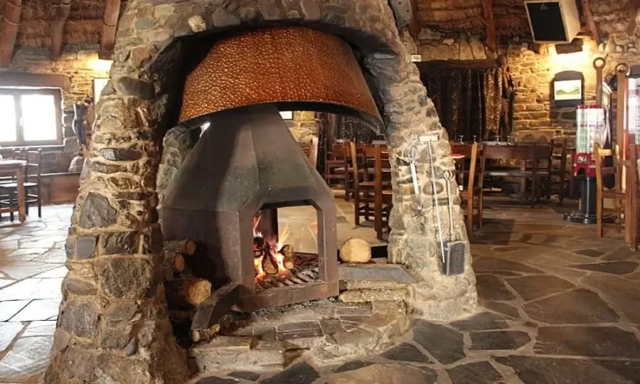Chimenea en la palloza de Balboa