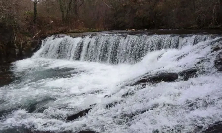 cascada de la ruta de los molinos de Folgoso