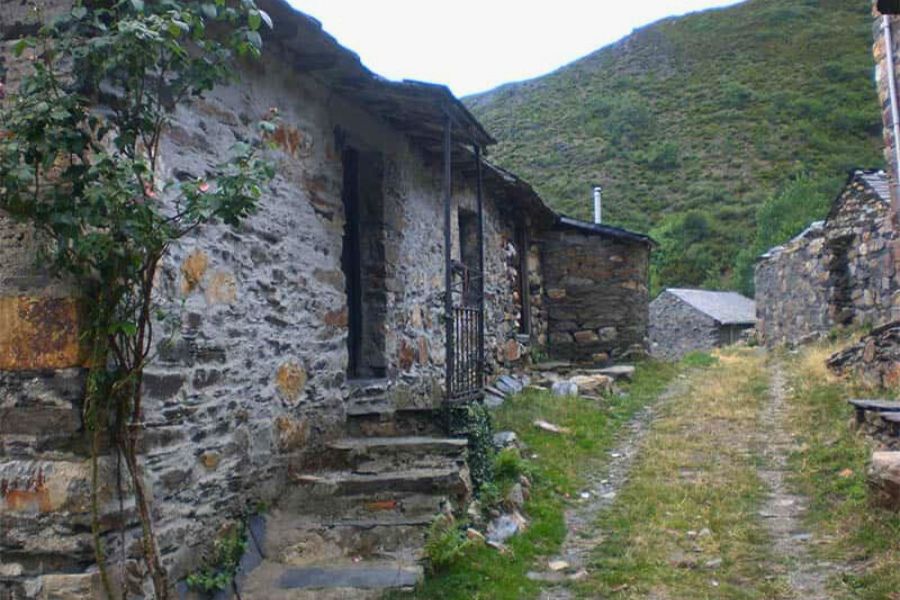 Calle en Los Montes de la Ermita