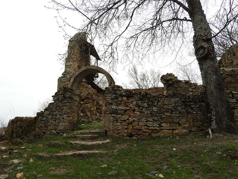 iglesia caída en Ferradillo