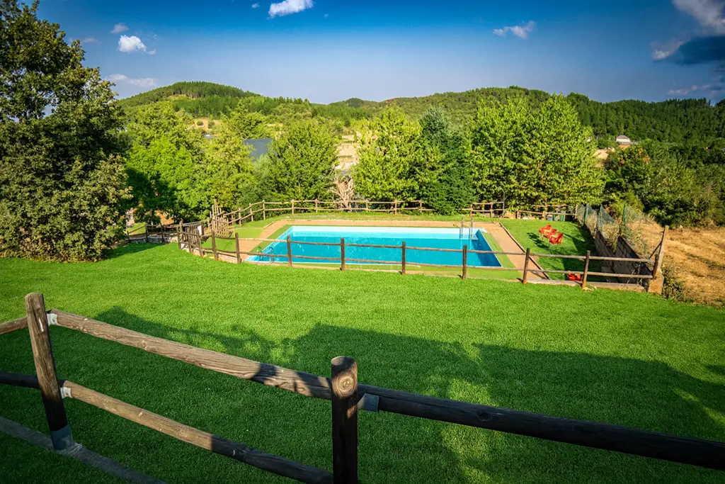 piscina casa rural del monte en Ocero