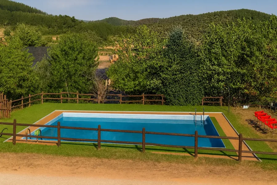 piscina en la casa rural del Monte del Bierzo