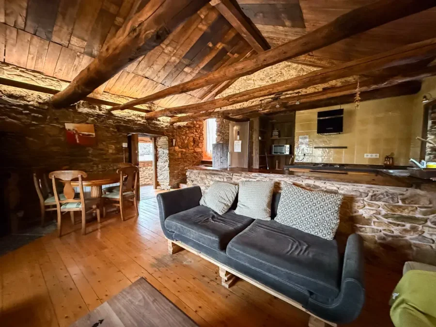 salón cocina casa del Monte Ocero