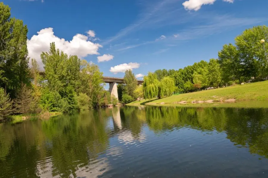 playa fluvial ubicada en Toral de Los VAdos